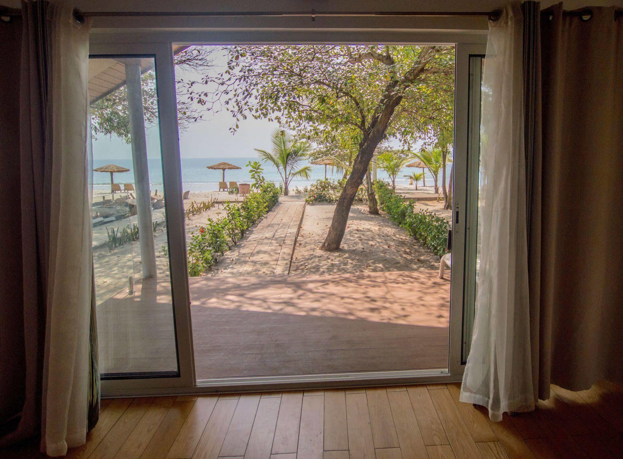 The Place Resort At Tokeh Beach Freetown Extérieur photo