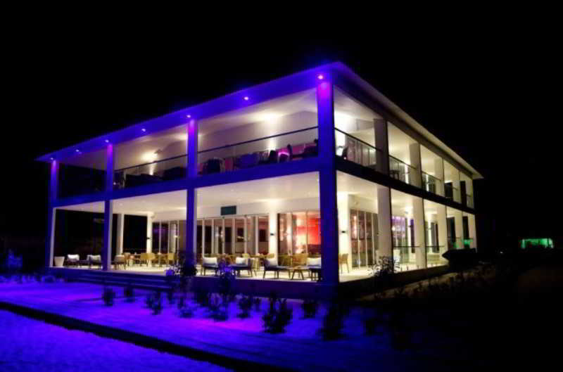 The Place Resort At Tokeh Beach Freetown Extérieur photo